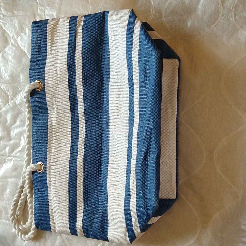 $$❤️❤️☘️Victoria's secret beach bag. - Picture 3 of 5
